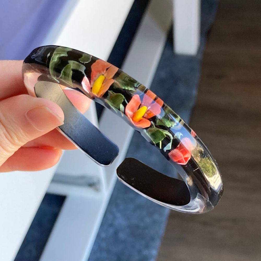 Vintage Reverse Carved Floral Lucite Bangle Bracelet